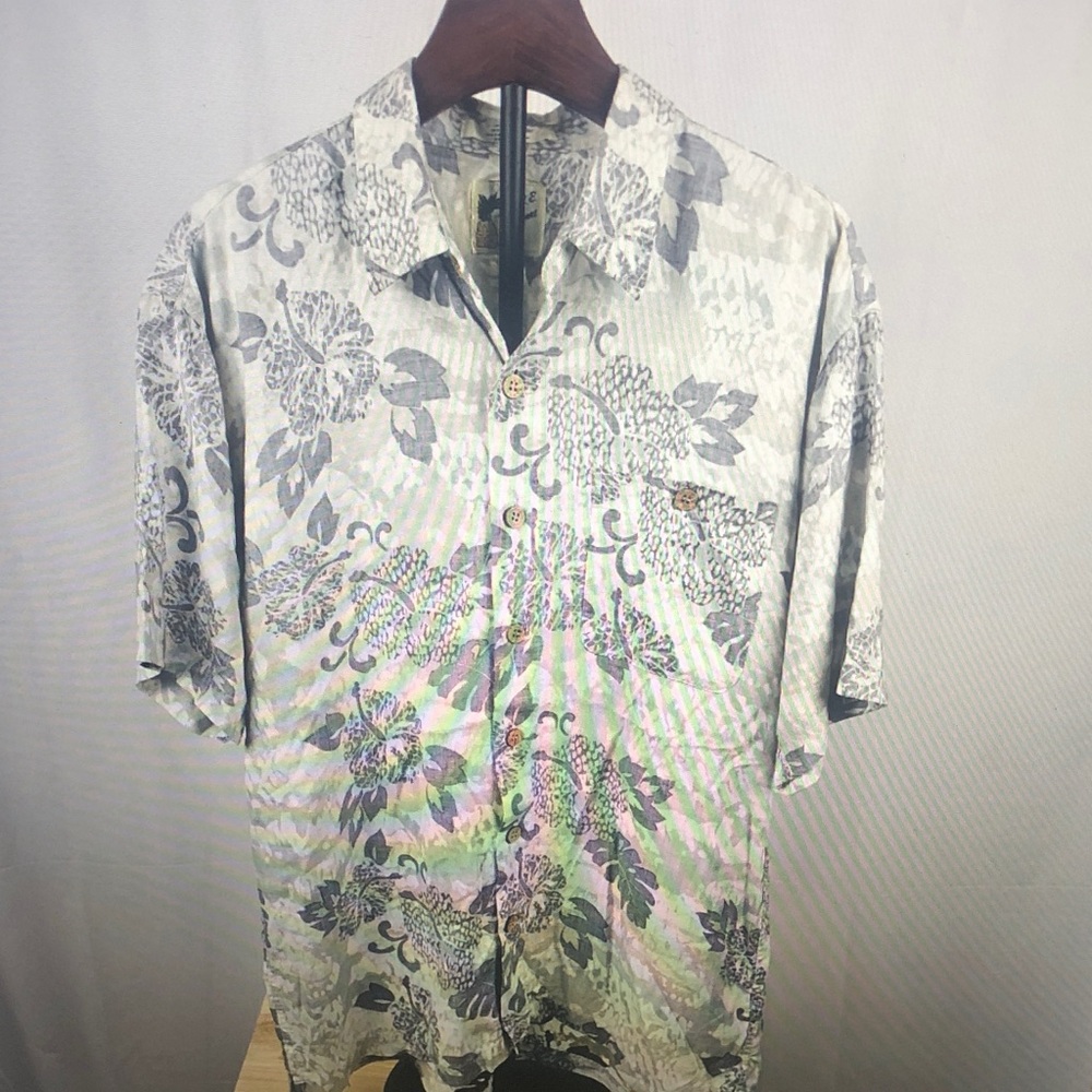 Men's Light Gray Floral Short-Sleeve Button-Up Shirt